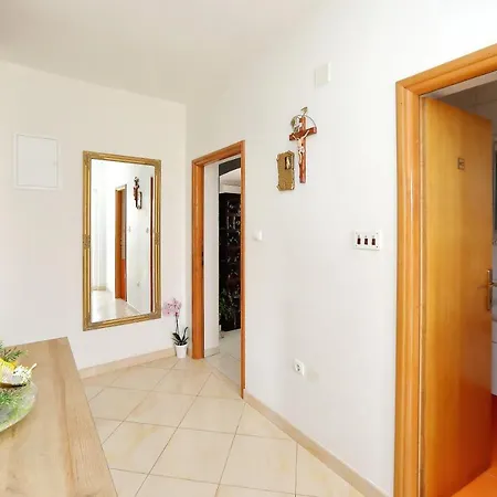 Apartment Loreta *