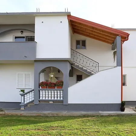 Apartment Loreta *
